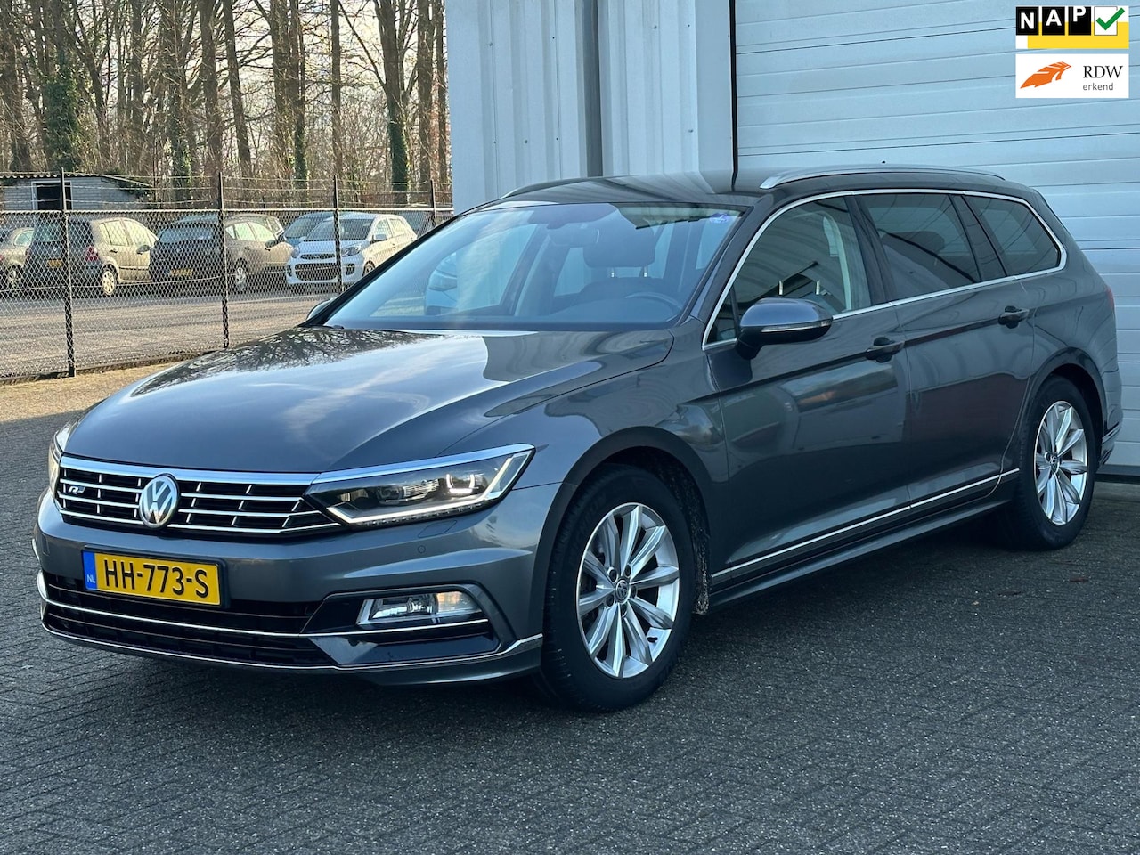 Volkswagen Passat Variant - 1.4 TSI ACT Highline R-Line, Climate, Adaptieve Cruise, Navi, Massage, Voll Opties ! - AutoWereld.nl