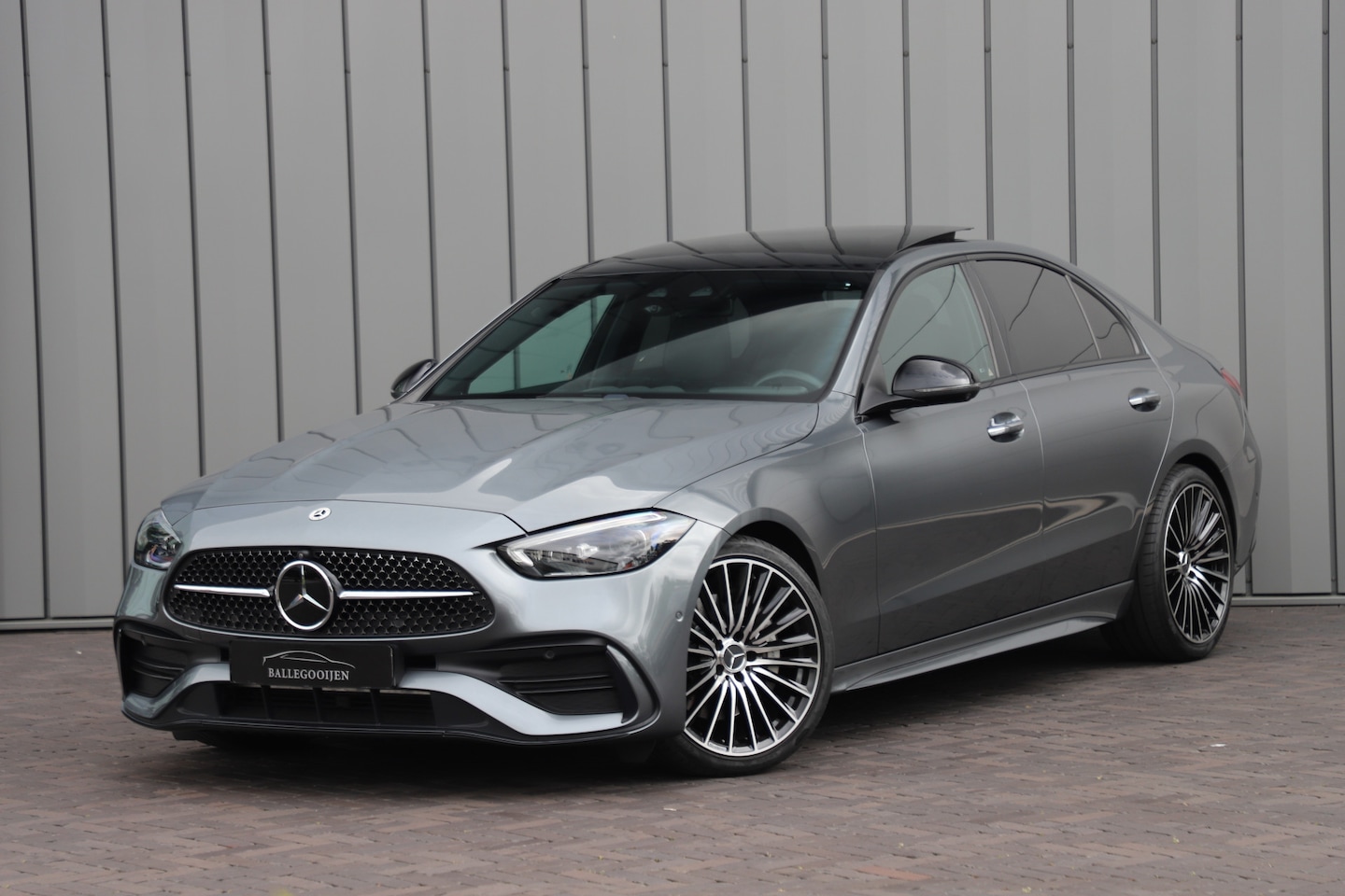 Mercedes-Benz C-klasse - 200 AMG | Pano | Burmester | Sfeerverlichting | Distronic | Keyles-go | Memory | Carbon | - AutoWereld.nl