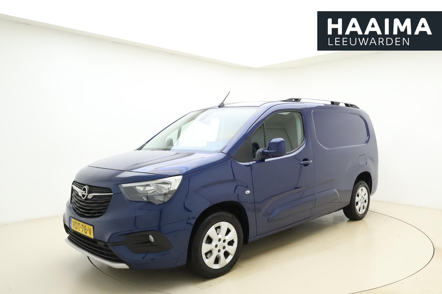 Opel Combo - 1.5D L2H1 Innovation 130 PK | Navigatie | Climate control | Dakrails | Trekhaak | Verlengd - AutoWereld.nl