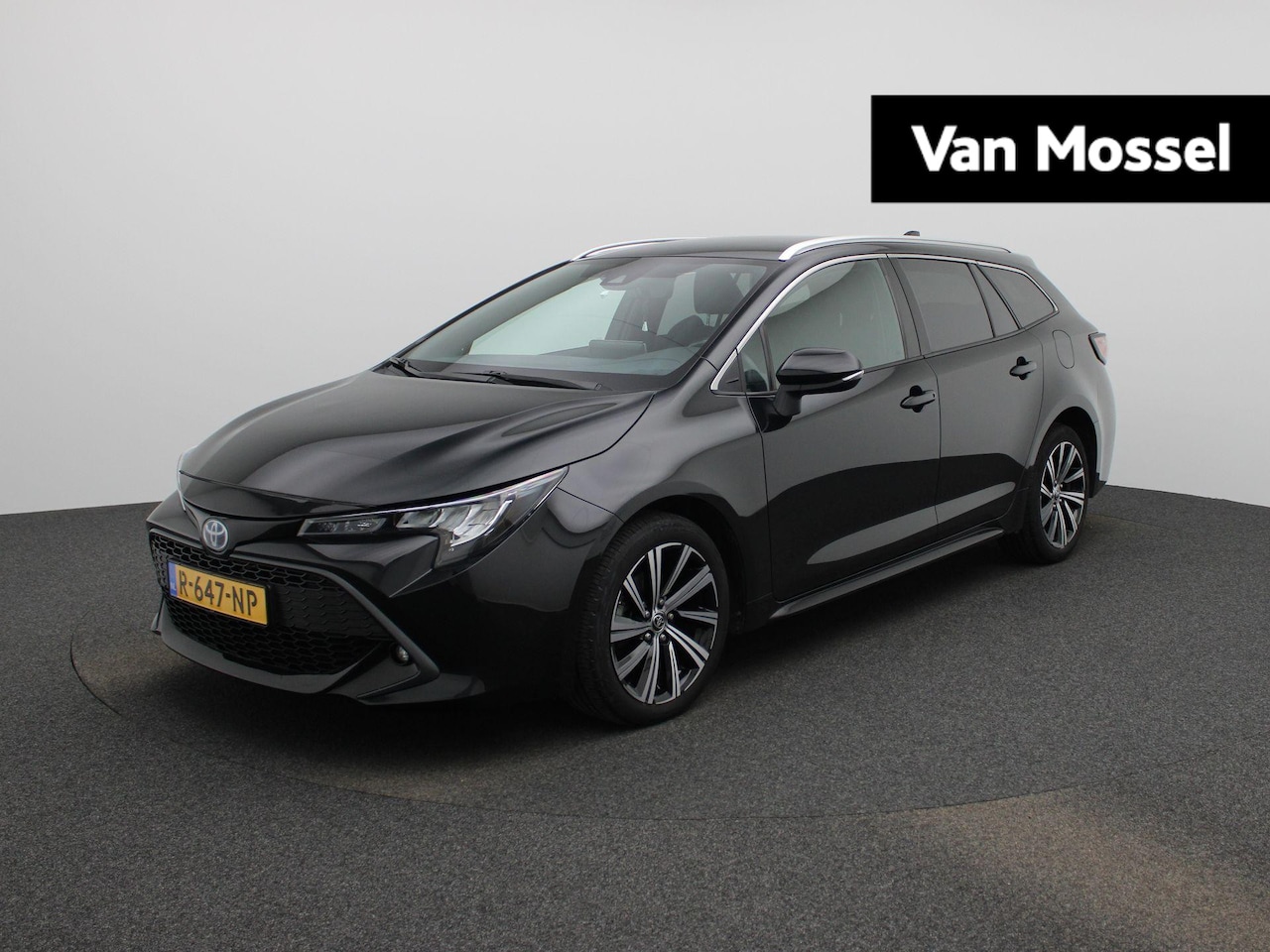 Toyota Corolla Touring Sports - 1.8 Hybrid Dynamic TREKHAAK | NAVIGATIE | CAMERA | APPLE CARPLAY | PDC | LMV | CRUISE | CL - AutoWereld.nl