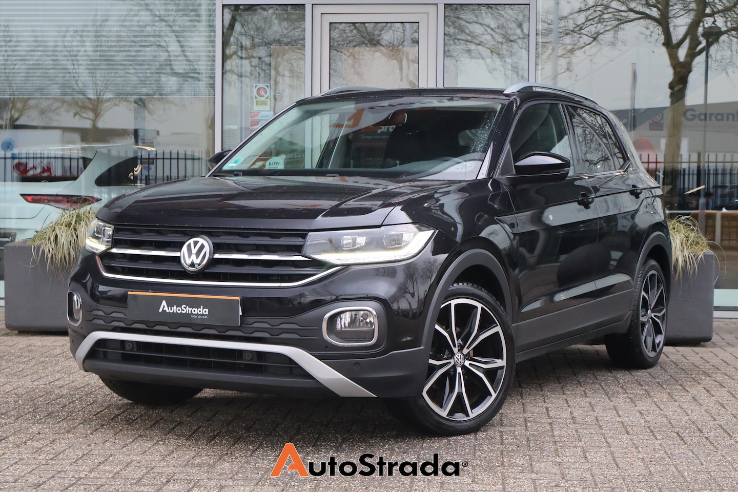 Volkswagen T-Cross - 1.0 Style TSI 115pk | LED | Adaptive Cruise | Carplay | Climate | Dodehoek | Parkeersensor - AutoWereld.nl