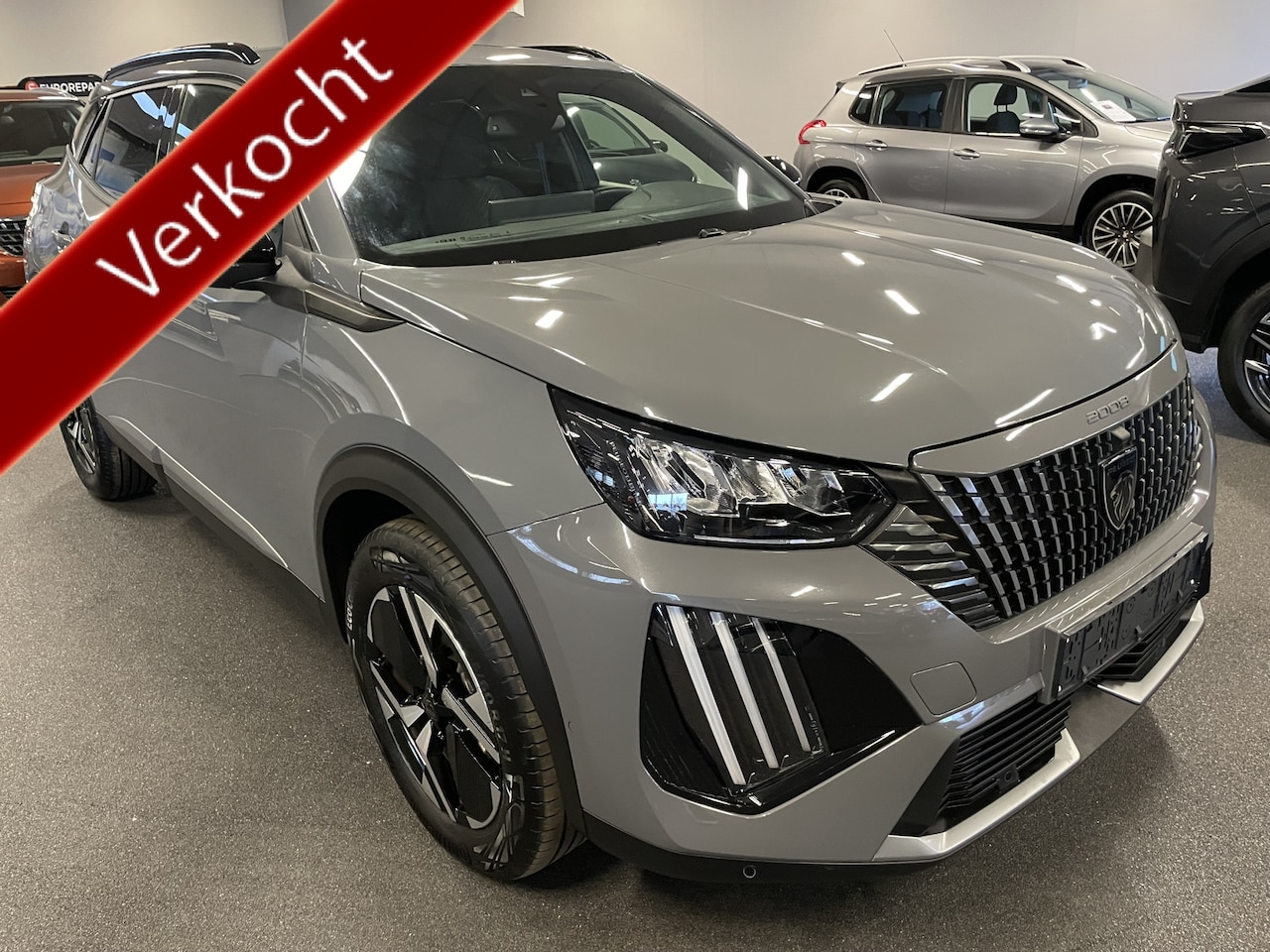 Peugeot 2008 - 1.2 Hybrid 136 Allure NAVIGATIE-KEYLESS ENTRY-DRAADLOZE TELEFOONLADER-ADAPTIVE CRUISE CONT - AutoWereld.nl