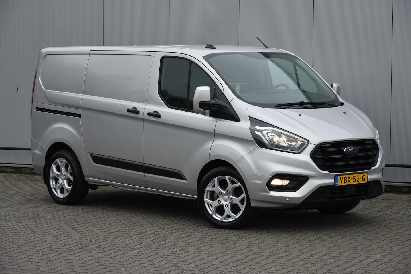 Ford Transit Custom - 2.0 TDCI L1H1 Aut Airco Navi Camera Klep - AutoWereld.nl