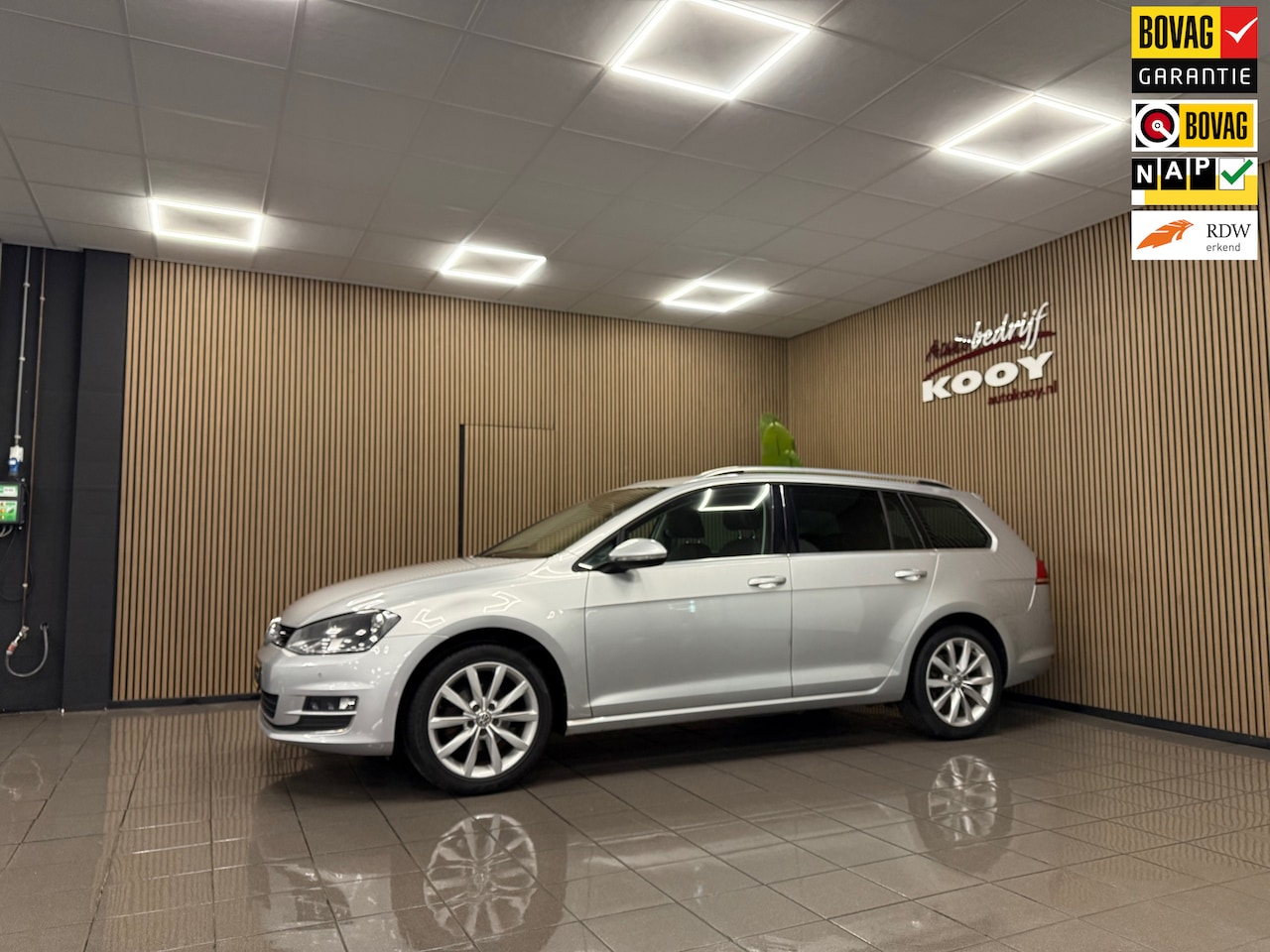 Volkswagen Golf Variant - 1.2 TSI Business Edition * 1e Eig / Dealer onderhouden / Trekhaak / Camera / NL Auto * - AutoWereld.nl