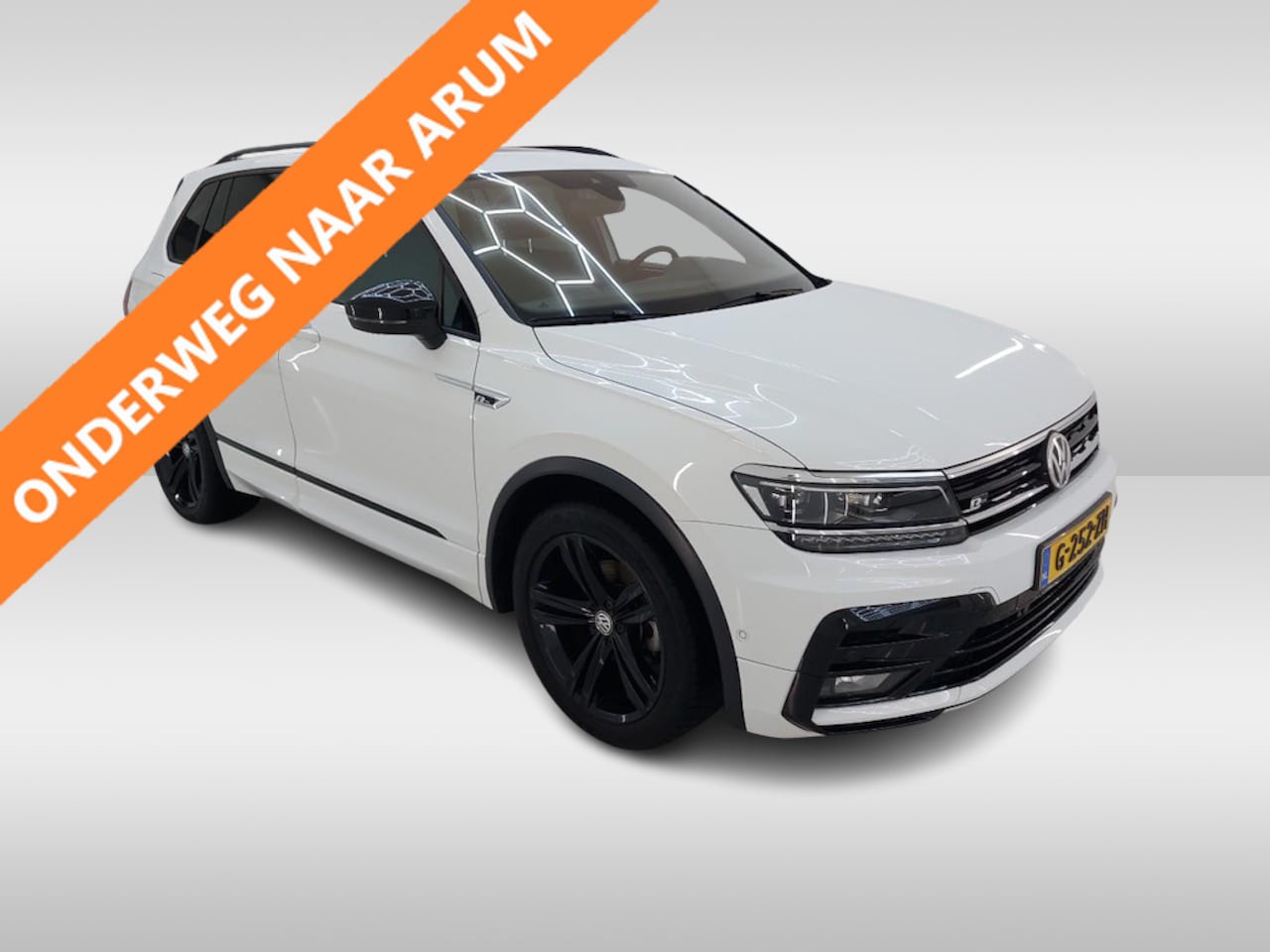 Volkswagen Tiguan - 1.5 TSI ACT Highline R-LINE BLACK STYLE | PANO | LED | DYNAUDIO | NAVI | ECC | ACC - AutoWereld.nl