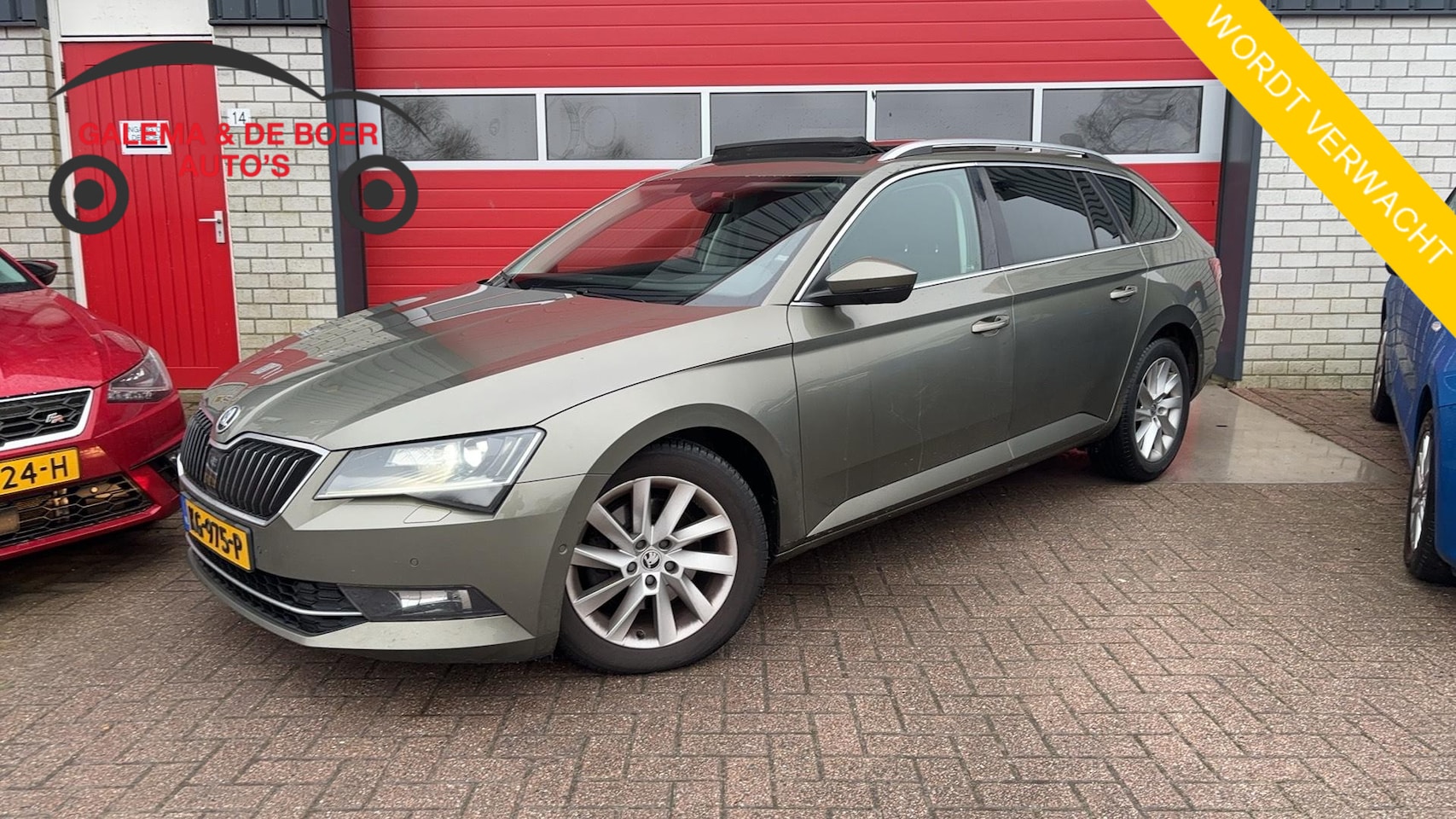 Skoda Superb Combi - 1.8 TSI Style Business AUTOMAAT / TREKHAAK / PANORAMADAK / STOELVERW / CARPLAY / CAMERA / - AutoWereld.nl