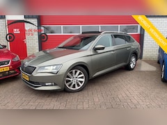 Skoda Superb Combi - 1.8 TSI Style Business AUTOMAAT / TREKHAAK / PANORAMADAK / STOELVERW / CARPLAY / CAMERA /
