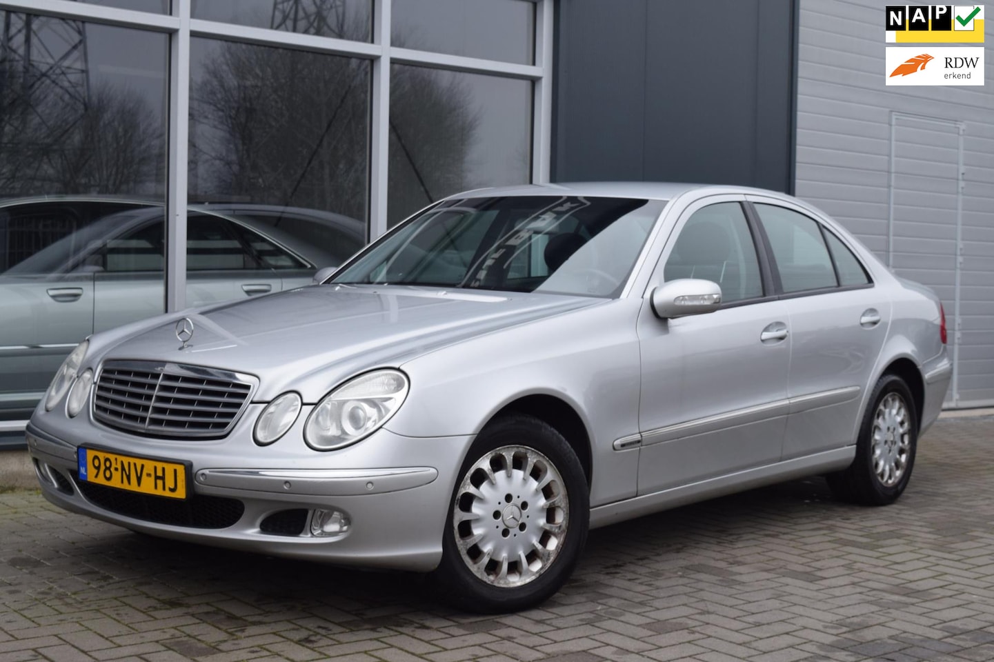 Mercedes-Benz E-klasse - 200 K. Elegance | Automaat | Cruise | APK 8-2026 - AutoWereld.nl