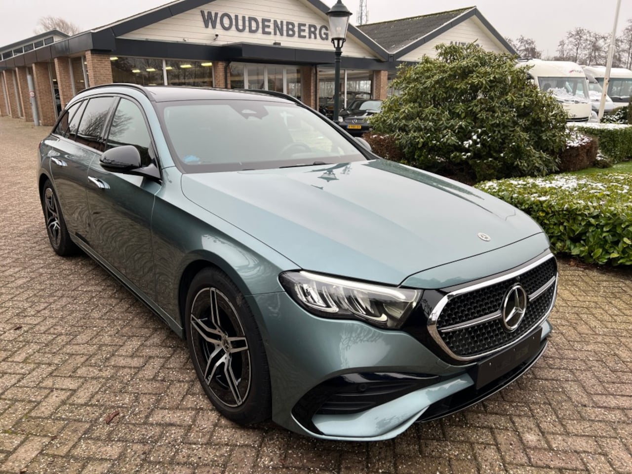 Mercedes-Benz E-klasse - E 300e AMG int + ext, Night pakket, Pano dak, Distronic - AutoWereld.nl