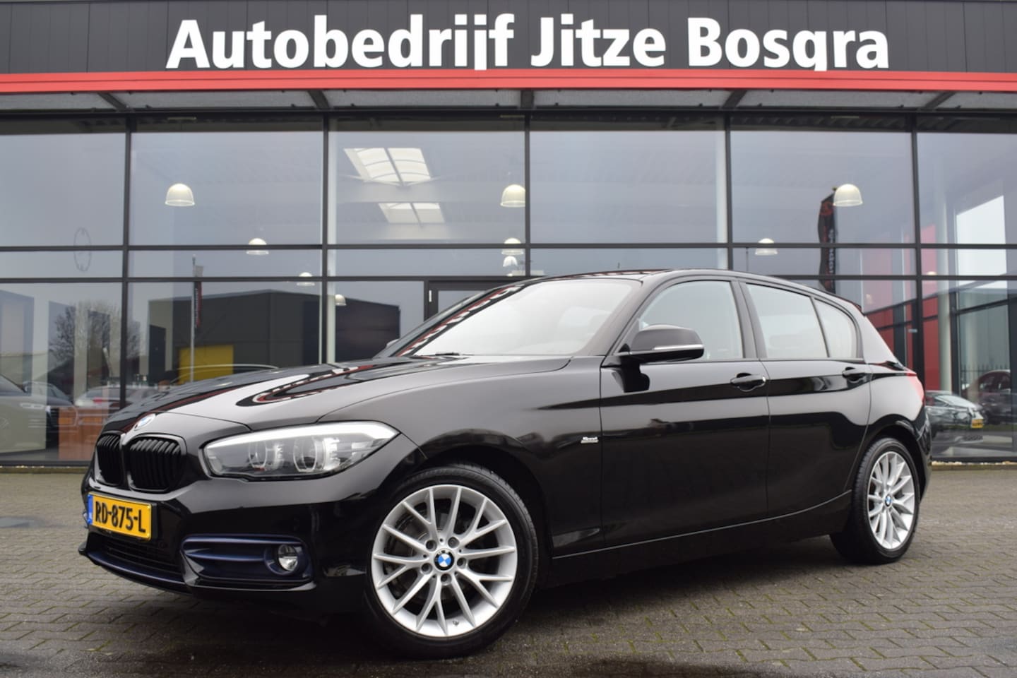 BMW 1-serie - 118i Automaat Sport Line Shadow Executive LED | Full Map Navi | Sportstoelen | ECC | Volle - AutoWereld.nl