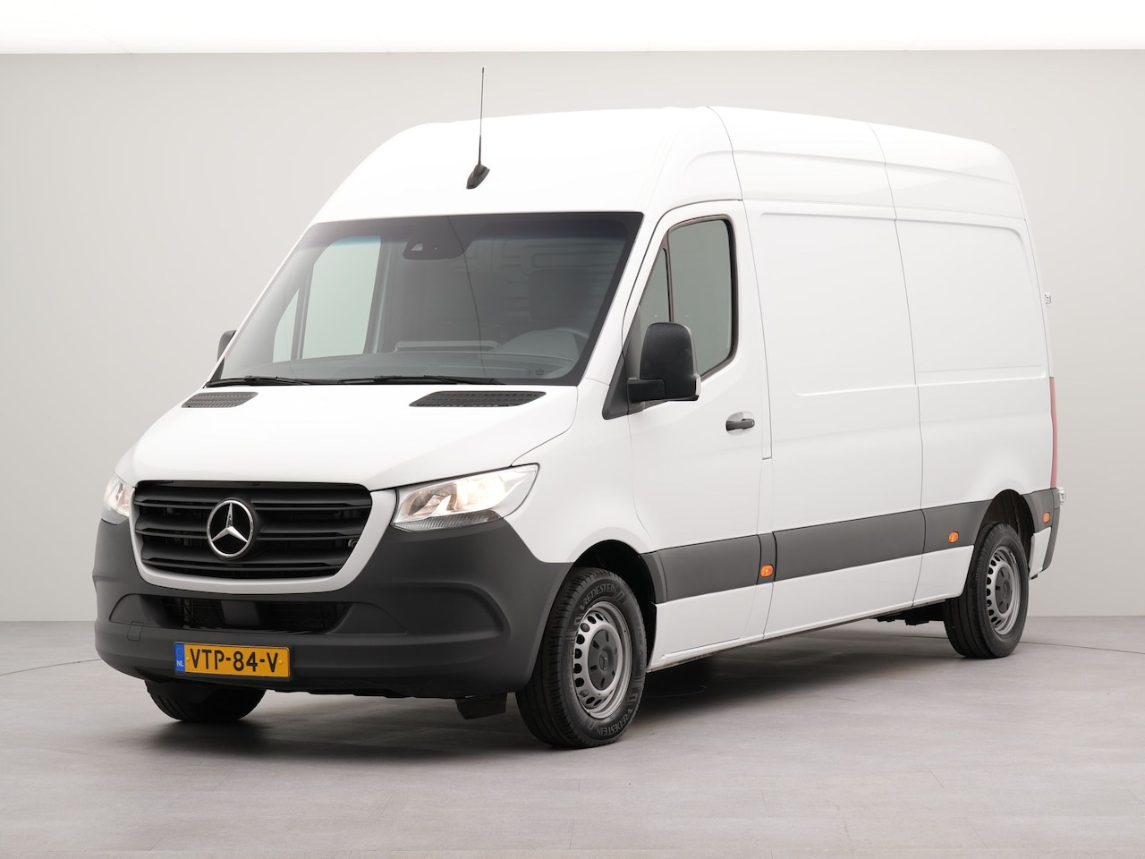 Mercedes-Benz Sprinter - 315 1.9 CDI L2H2 FWD Automaat | Apple Carplay | Cruise Control | Keyless Start | Trekhaak - AutoWereld.nl
