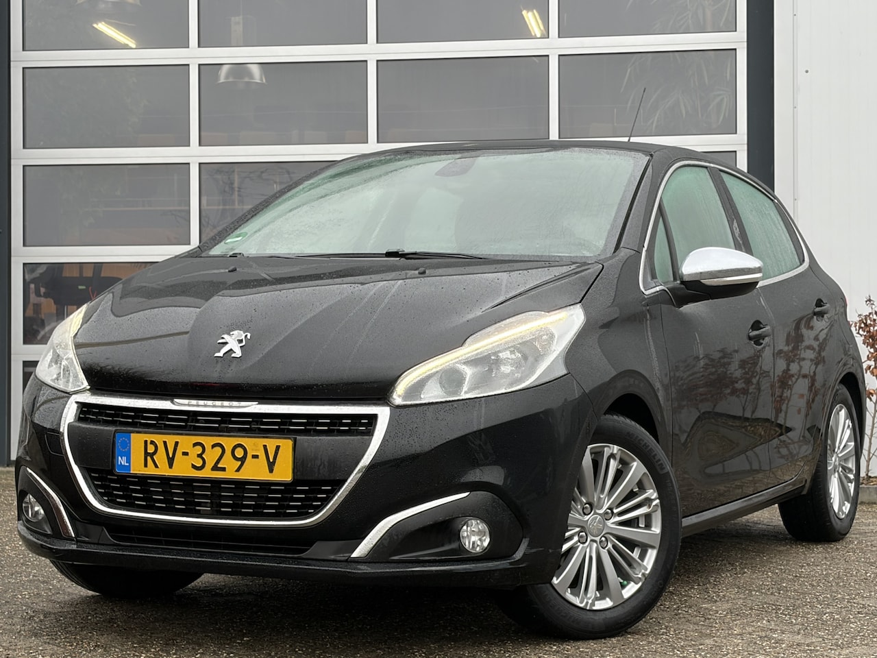 Peugeot 208 - 1.2 PureTech Blue Lease Executive 82pk | Nieuwe Distributieriem | Bluetooth | Cruise contr - AutoWereld.nl