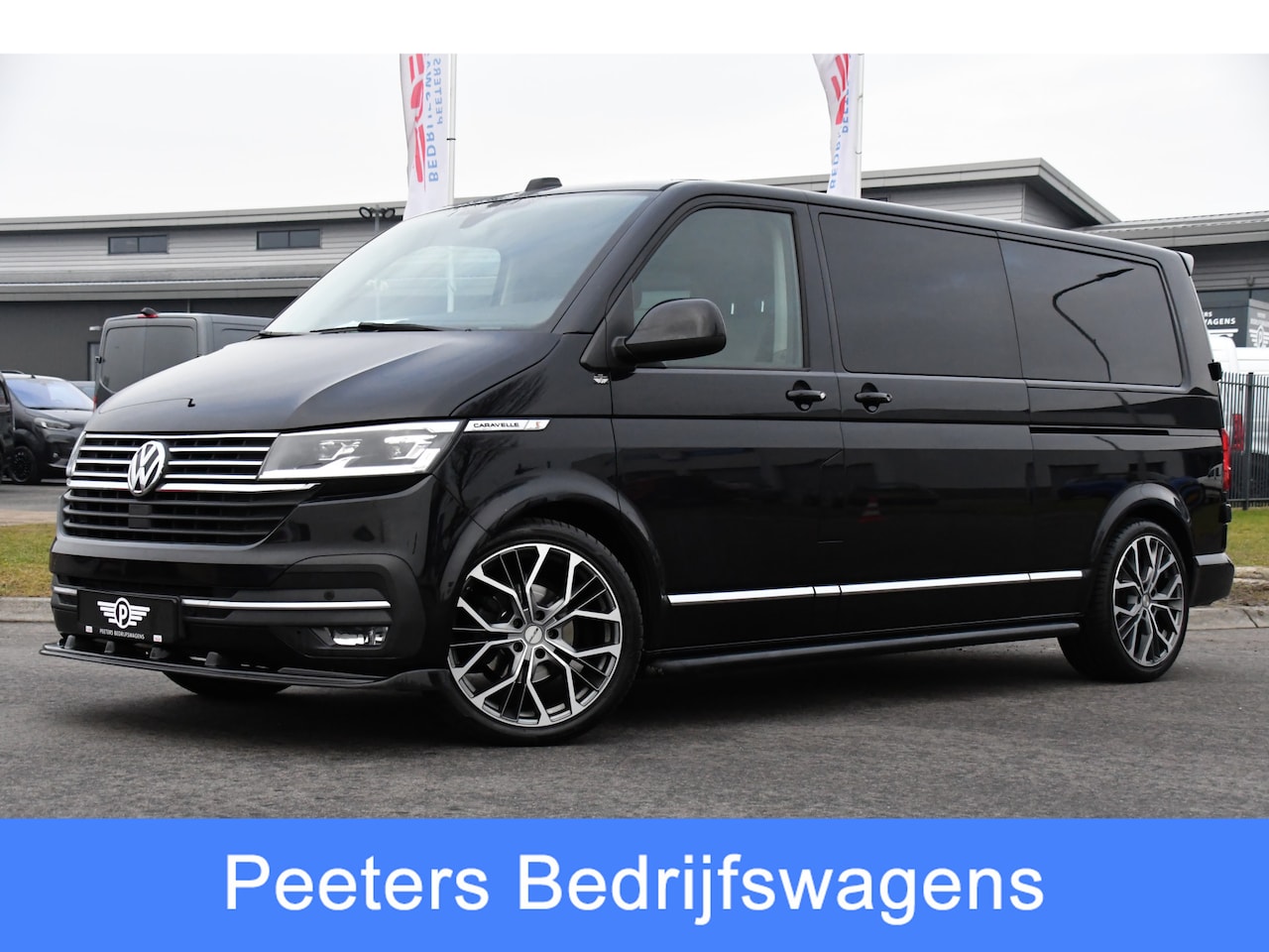 Volkswagen Transporter Caravelle - 2.0 TDI L2H1 30 DC Caravelle Virtual, Camera, Carplay, Leder, LED, 2 x Electrische deur, C - AutoWereld.nl