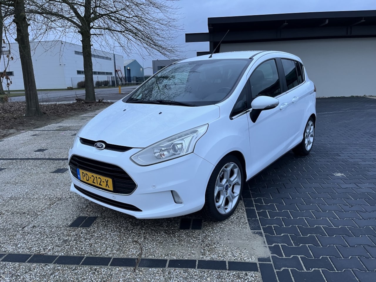 Ford B-Max - 1.0 EcoB. Titanium Climate Cruise Stl verwarming PDC - AutoWereld.nl