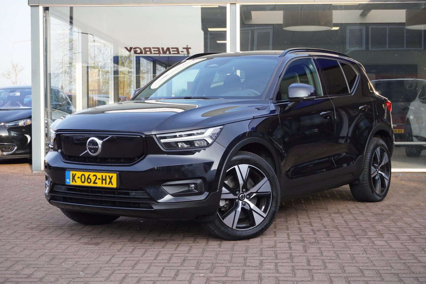 Volvo XC40 - Recharge P8 AWD R-Design Automaat | Airco | Navigatie | Vol opties | Elek. Pakket | Inruil - AutoWereld.nl