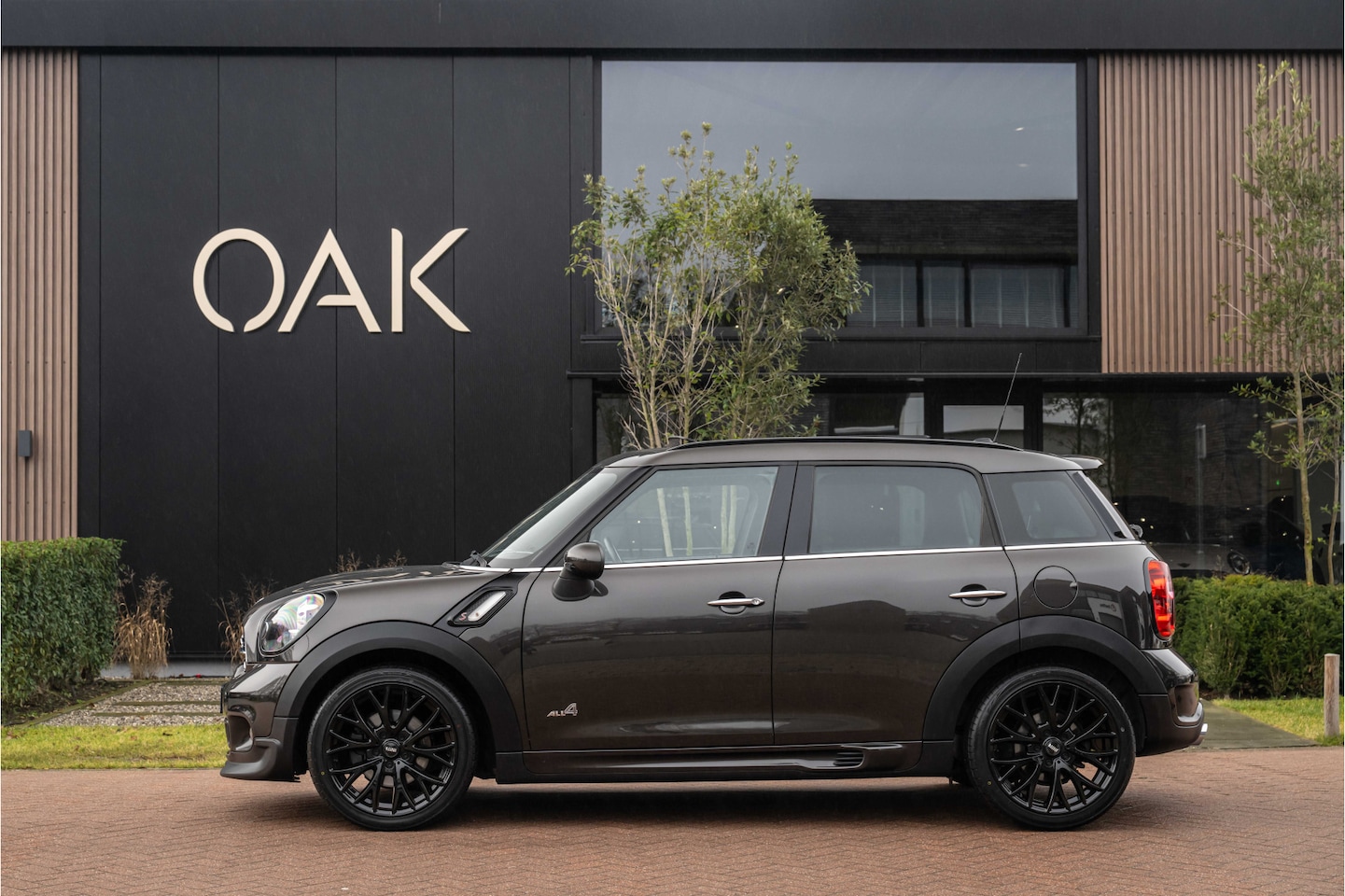 MINI Countryman - 1.6 Cooper S ALL4 Chili | Navigatie | Panorama | Leder | H&K | 19"LM | Midnight Grey - AutoWereld.nl