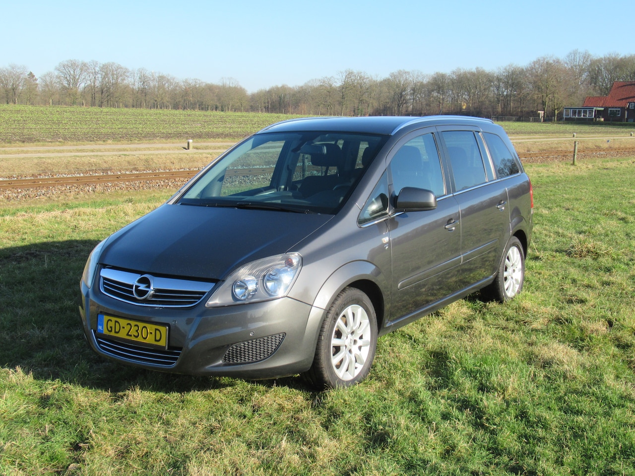 Opel Zafira - 1.8 111 years Edition trekhaak, nieuwe distr.riem, nieuwe APK, banden, techn. 100% - AutoWereld.nl