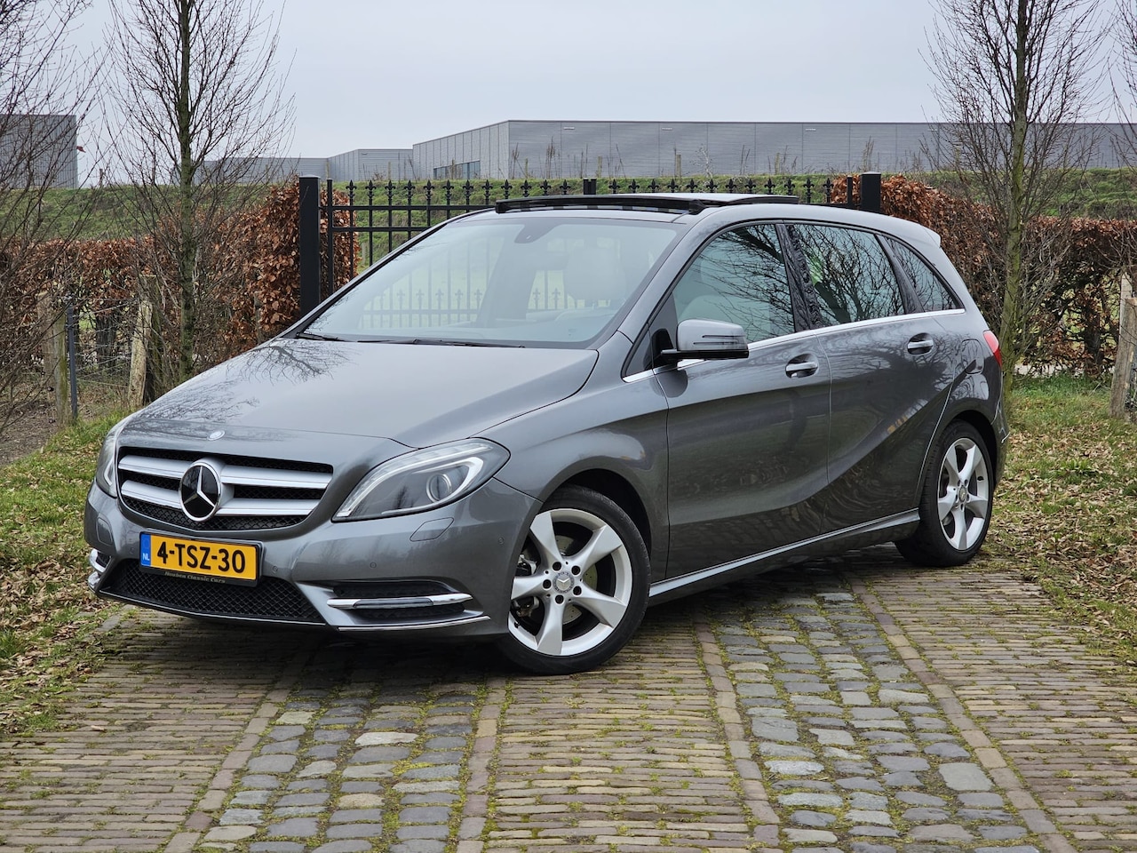 Mercedes-Benz B-klasse - 180 Ambition | Navi | Pano | Xenon | LMV | LED - AutoWereld.nl