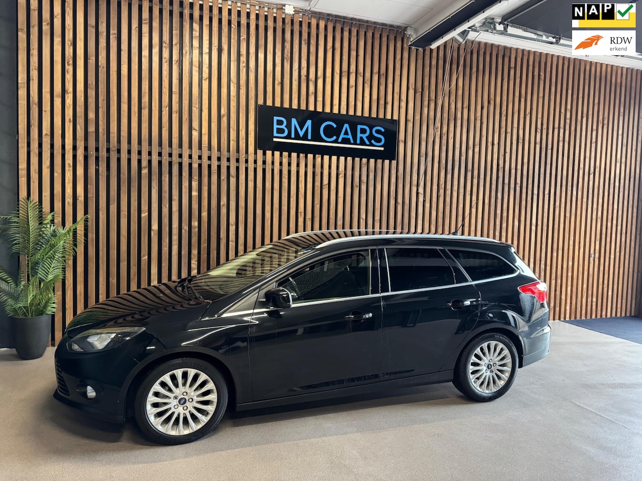 Ford Focus Wagon - 1.0 EcoBoost Titanium Airco, 1e Eig, Pdc - AutoWereld.nl