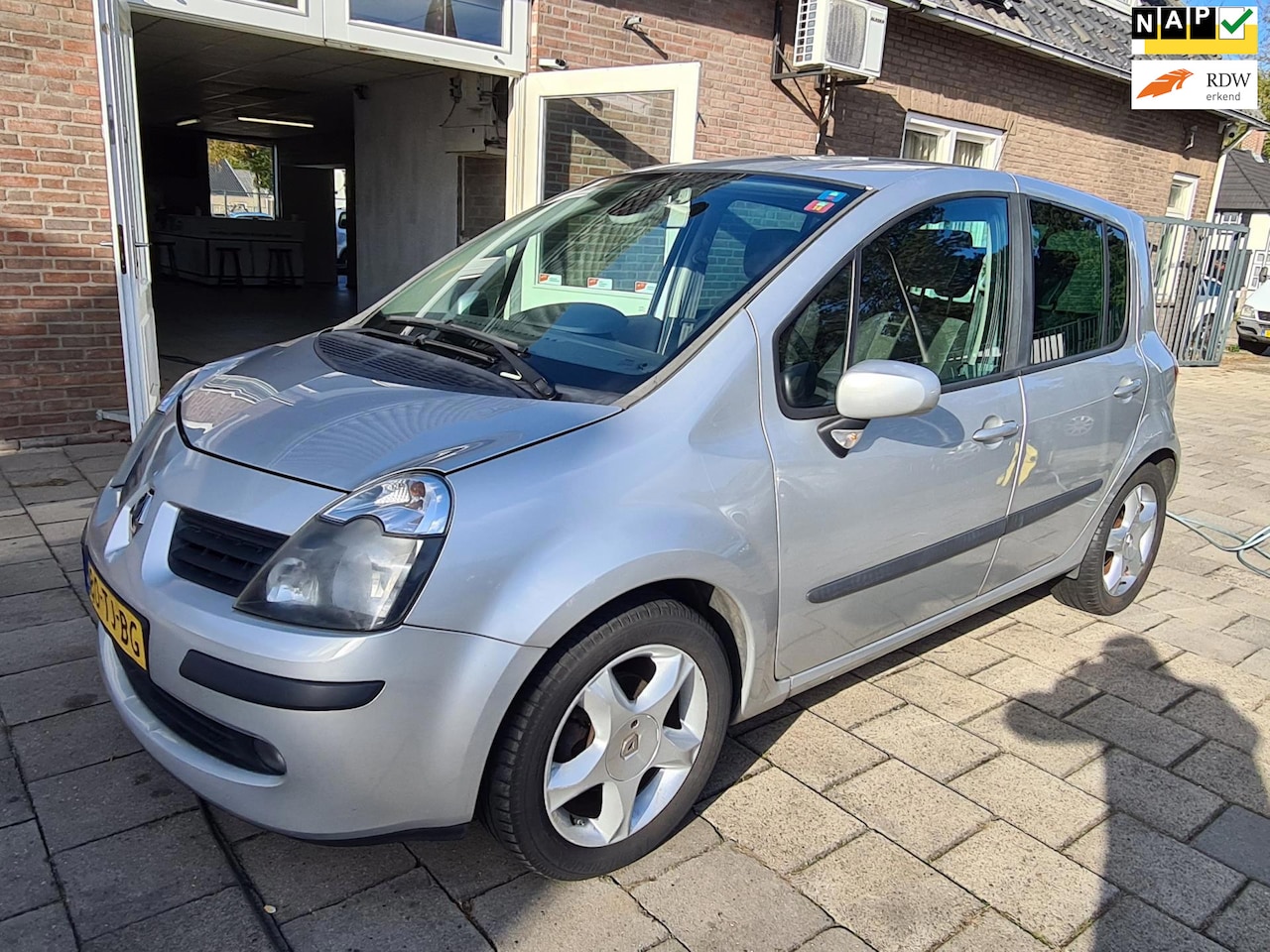 Renault Modus - 1.6-16V Dynamique LEES BESCHRIJVING - AutoWereld.nl