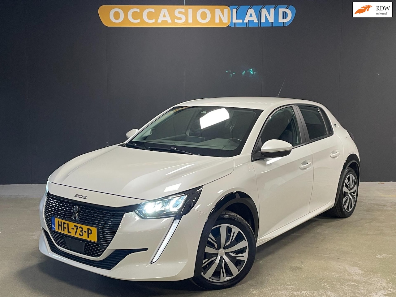 Peugeot e-208 - EV Active 50 kWh LED|NAV|PARKEERHULP - AutoWereld.nl