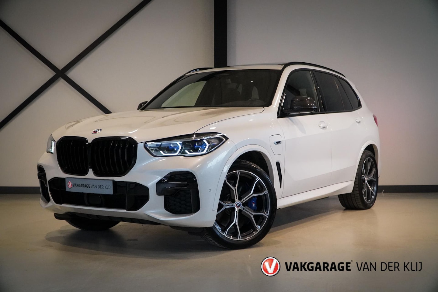 BMW X5 - XDrive45e M-Sport | Panorama | Individual Leder Tartufo | Meesturende Achteras | Carbon | - AutoWereld.nl