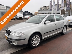 Skoda Octavia - 1.6 Ambiente Automaat Goed onderhouden