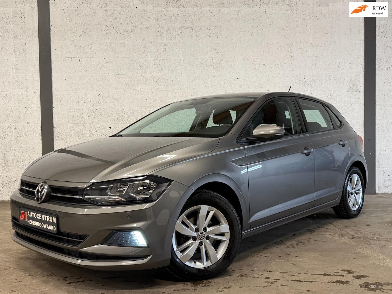 Volkswagen Polo - 1.0 TSI Navi|Cruise|Clima|Camera|Dealer Onderhouden !! - AutoWereld.nl