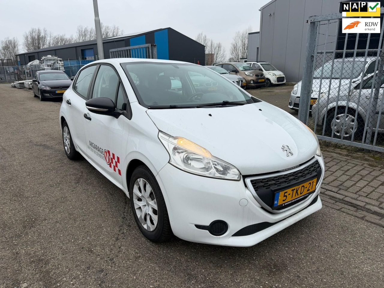 Peugeot 208 - 1.0 VTi Access l rondom gebruikerssporen - AutoWereld.nl