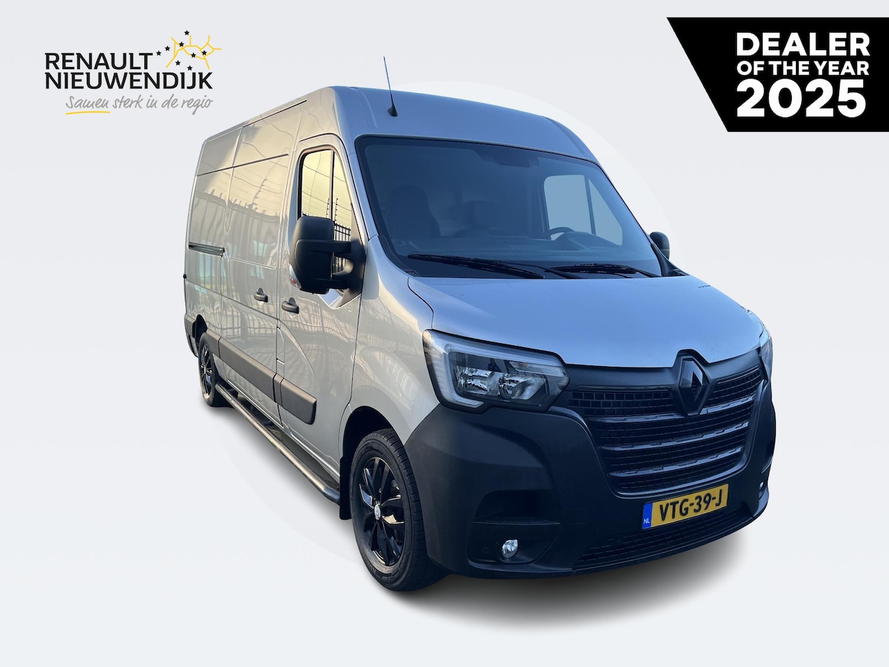 Renault Master - T35 2.3 dCi 150 L2H2 Energy Work Edition / AIRCO / SIDEBARS / PARKEERSESNOREN / NAVIGATIE - AutoWereld.nl