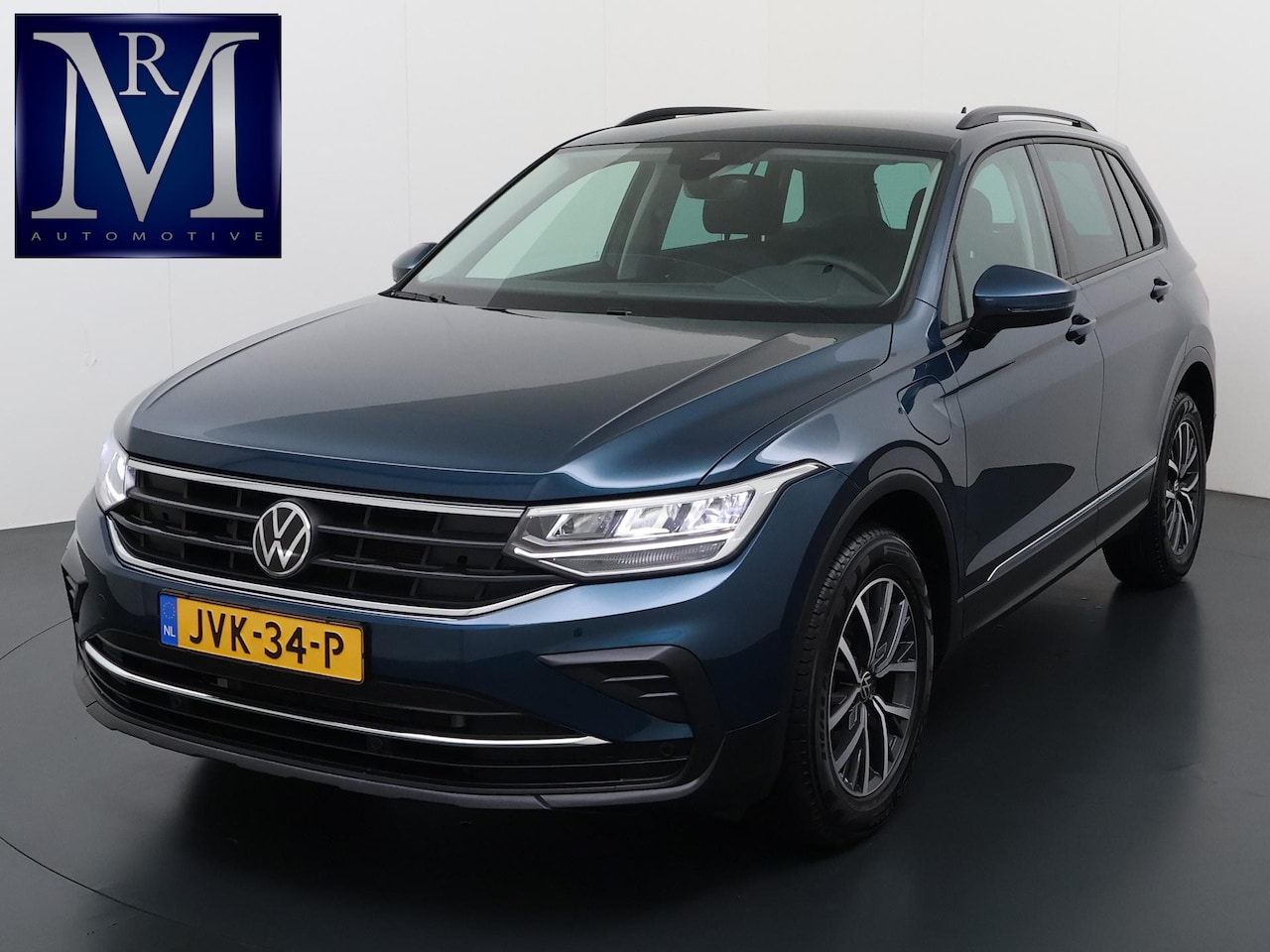 Volkswagen Tiguan - 1.4 eHybrid OPF DSG Life 24.000KM!!| SUPER COMPLETE AUTO| DIG. DASH| STOEL + STUURVERWARMI - AutoWereld.nl