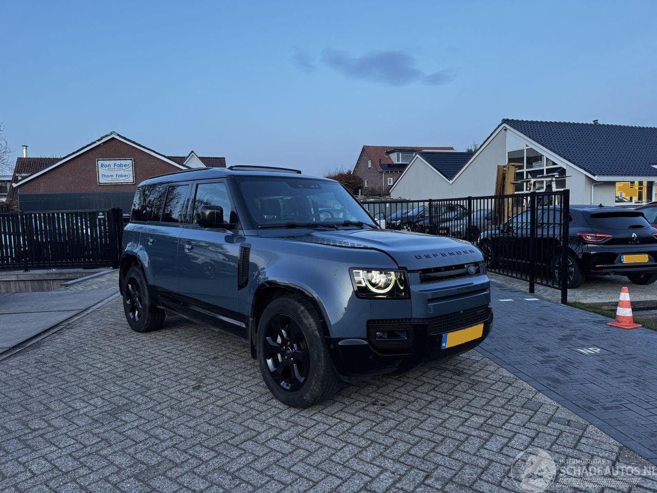 Land Rover Defender 110 - 2.0 P400e X-Dynamic - AutoWereld.nl