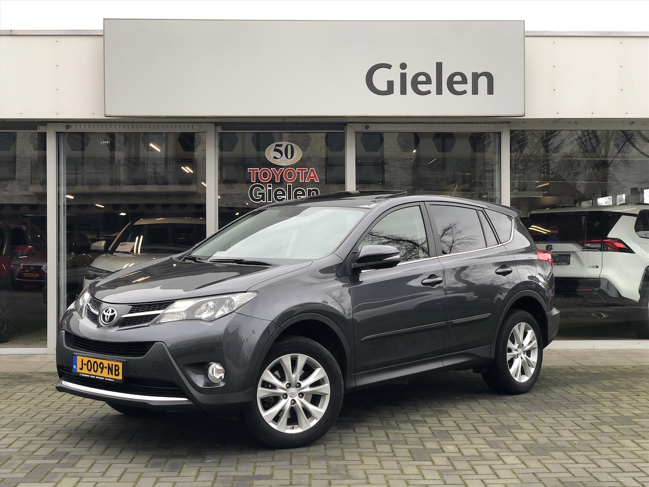 Toyota RAV4 - 2.0 VVT-i 151pk AWD Automaat Dynamic Plus | Schuifdak, Trekhaak, Parkeersensoren, Camera, - AutoWereld.nl