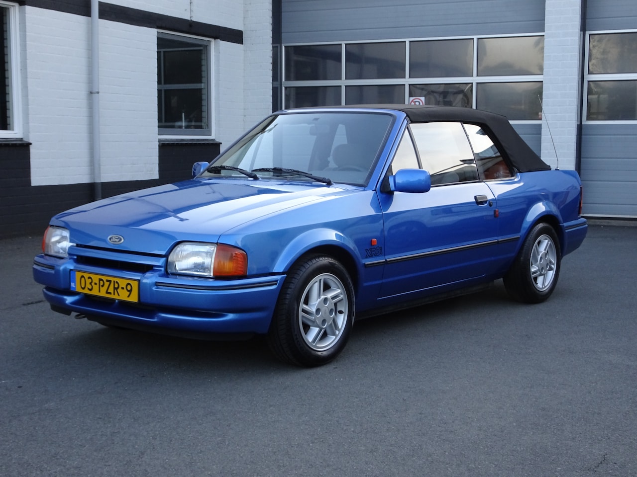 Ford Escort Cabrio - 1.6 XR3 Inj. Licht metalen velgen, elektrische ramen, centrale vergrendeling, top staat. - AutoWereld.nl