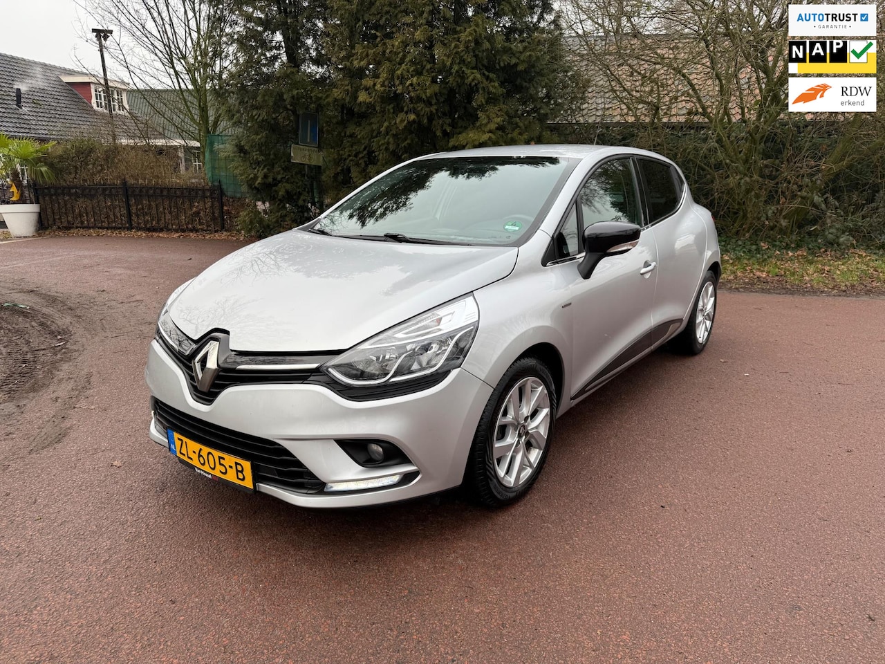 Renault Clio - 0.9 TCe Limited / Navi / Airco / PDC / led / NAP / Aux / BT - AutoWereld.nl