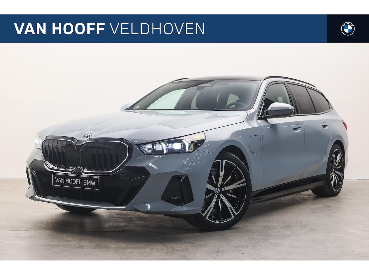 BMW 5-serie Touring - 530e M Sport Automaat / Panoramadak / Trekhaak / Adaptieve LED / Comfort Access / Parking - AutoWereld.nl