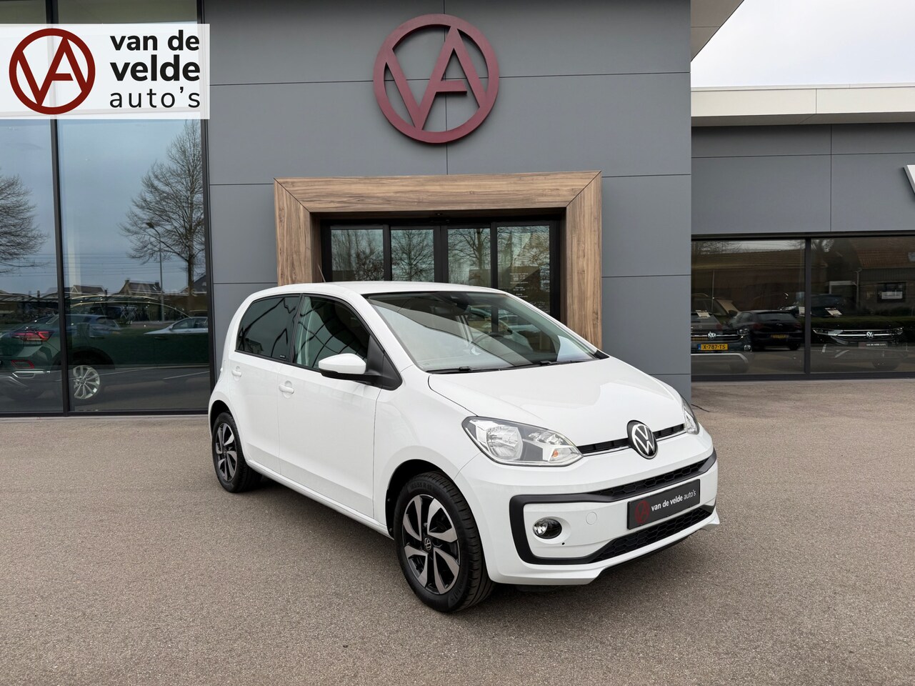 Volkswagen Up! - 1.0 Active 5-deurs | Lichtmetalen velgen | Mistlampen | Extra getint glas | Leder stuurwie - AutoWereld.nl
