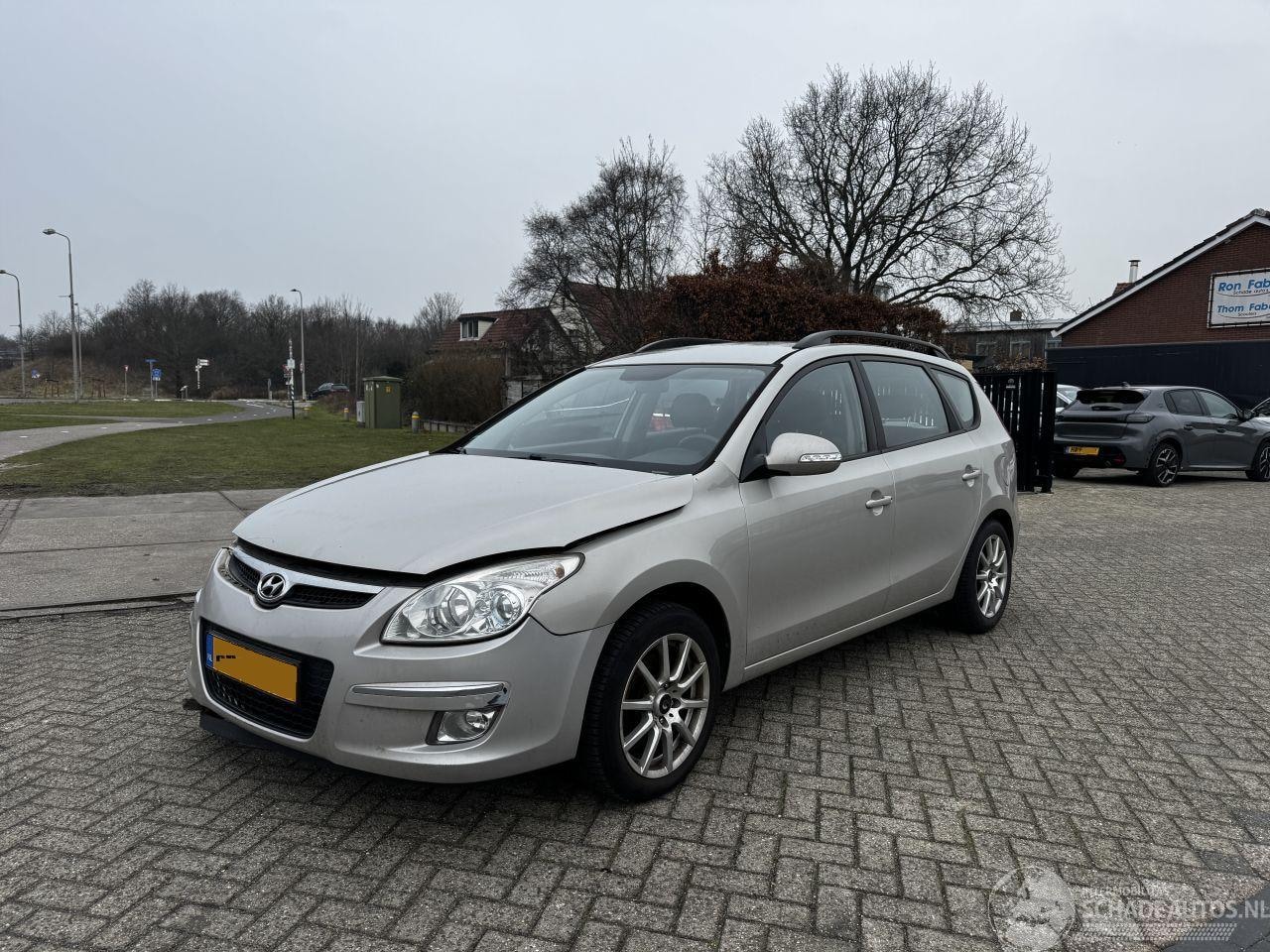 Hyundai i30 CW - I-30 1.6i Style 1ST OWNER !! CLIMA - AutoWereld.nl