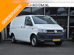 Volkswagen Transporter - 2.0 TDI L2H1 Highline Carplay Trekhaak Cruise Navi