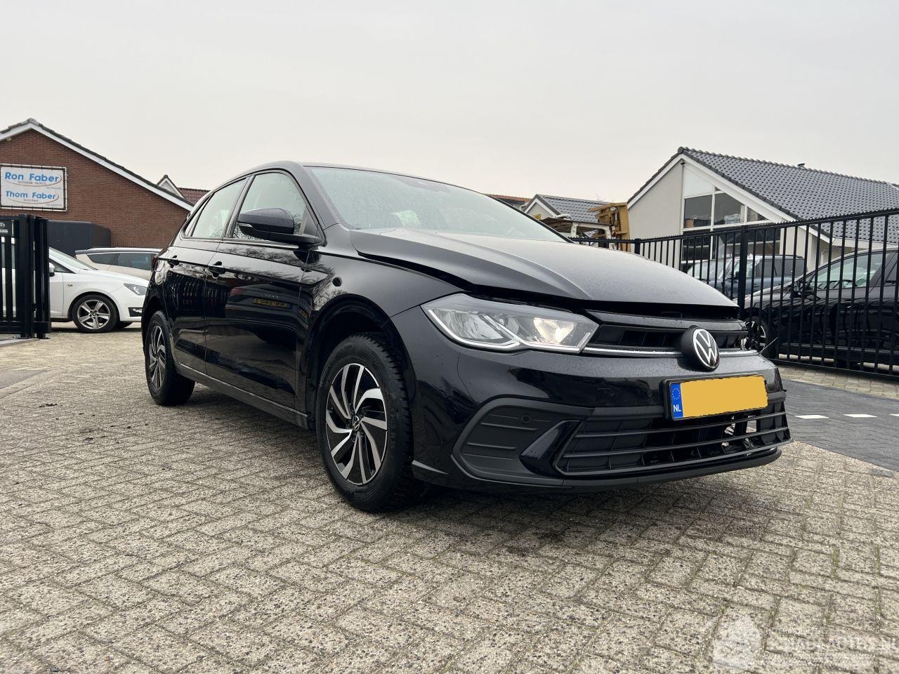 Volkswagen Polo - 1.0 TSI life automaat 74.509 KM !! - AutoWereld.nl