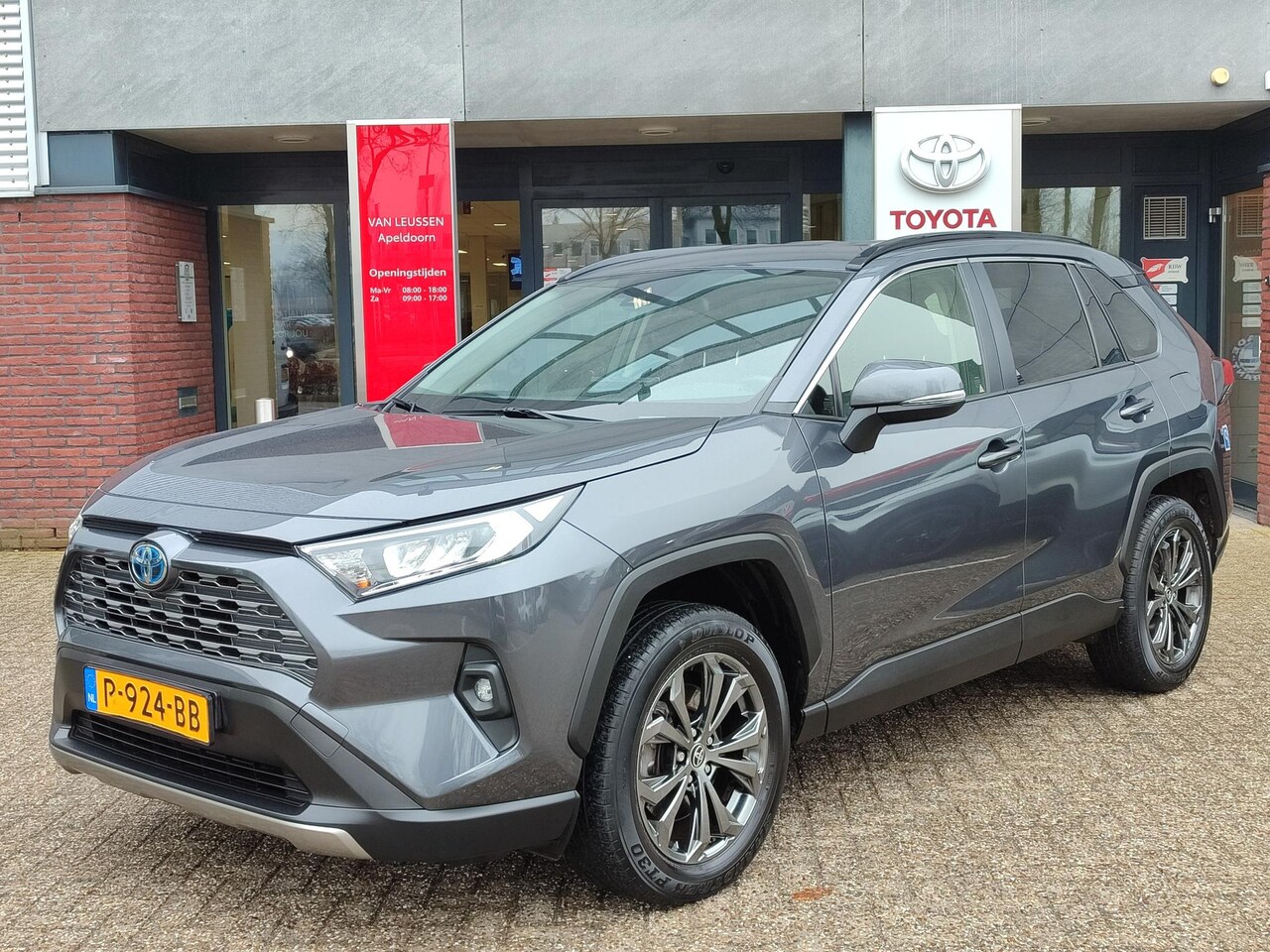 Toyota RAV4 - 2.5 Hybrid AWD DYNAMIC TREKHAAK 1650KG TREKGEW EL-ACHTERKLEP 18'' LM-VELGEN CAMERA PARK-SE - AutoWereld.nl
