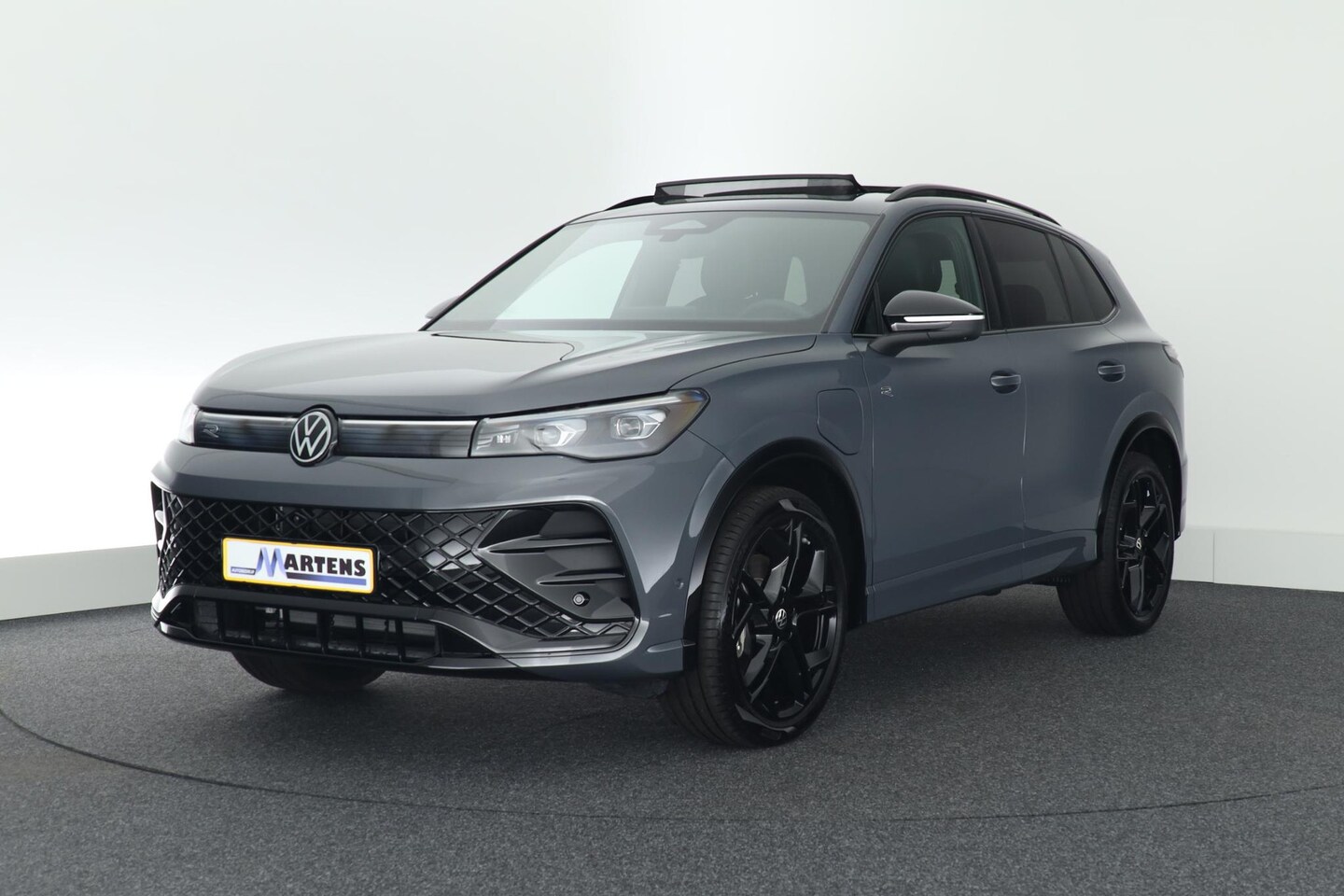 Volkswagen Tiguan - 1.5 204pk eHybrid R-Line Edition Black Style Trekhaak 360Camera Leder Head-Up harman/kardo - AutoWereld.nl