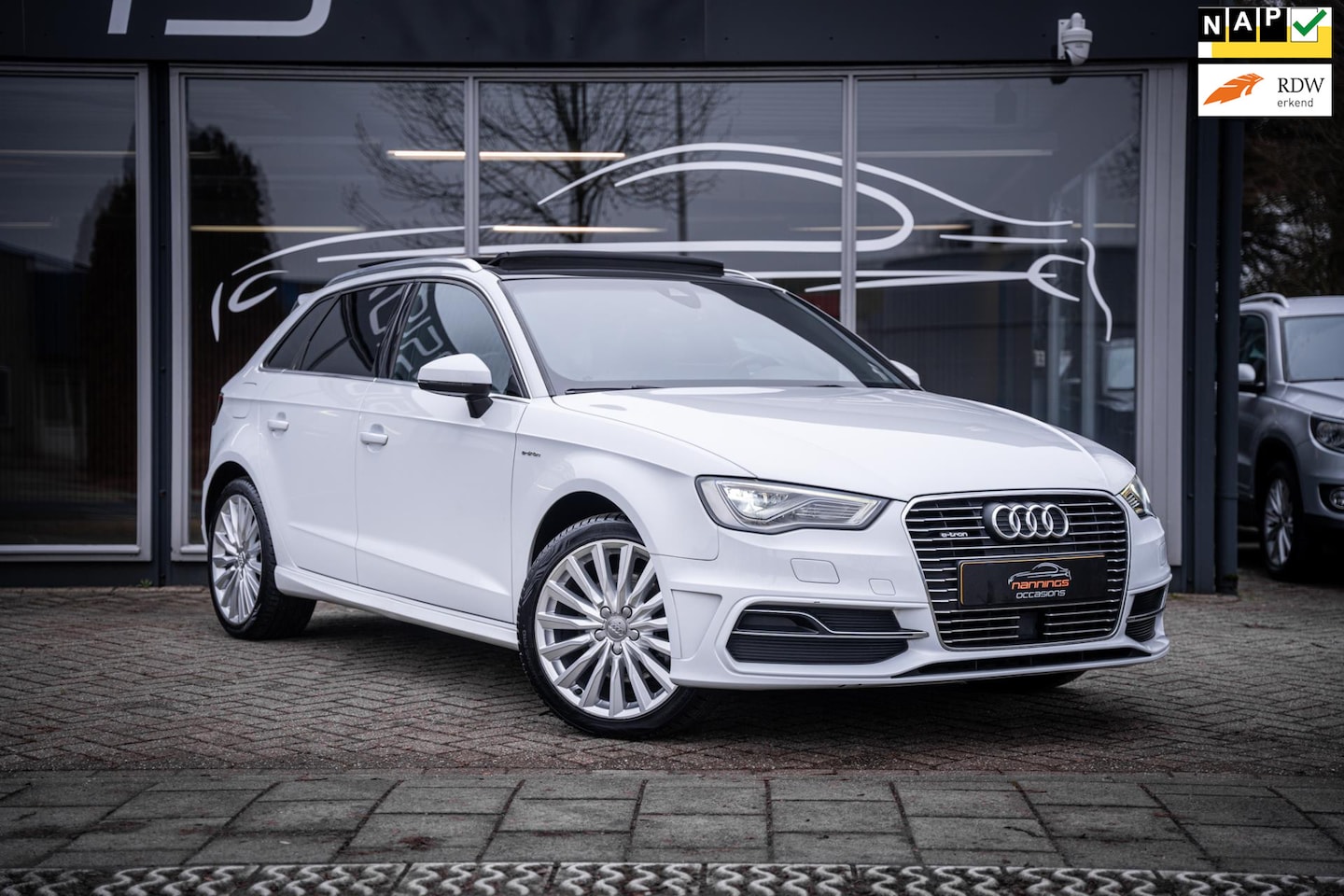 Audi A3 Sportback - 1.4 e-tron PHEV Ambition Pro S-Line plus|Pano|Cruise|Half leder|Navi|Climate| - AutoWereld.nl