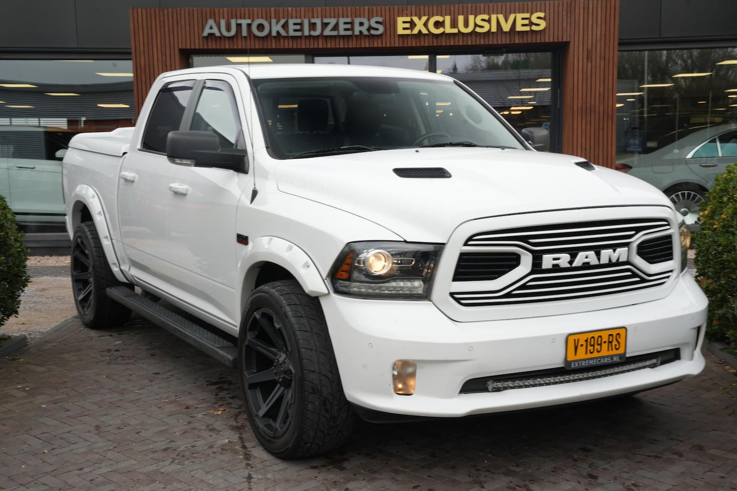 Dodge Ram 1500 - 5.7 V8 4x4 Crew Cab 5'7 Sport 5.7 V8 4x4 Crew Cab 5'7 Sport - AutoWereld.nl
