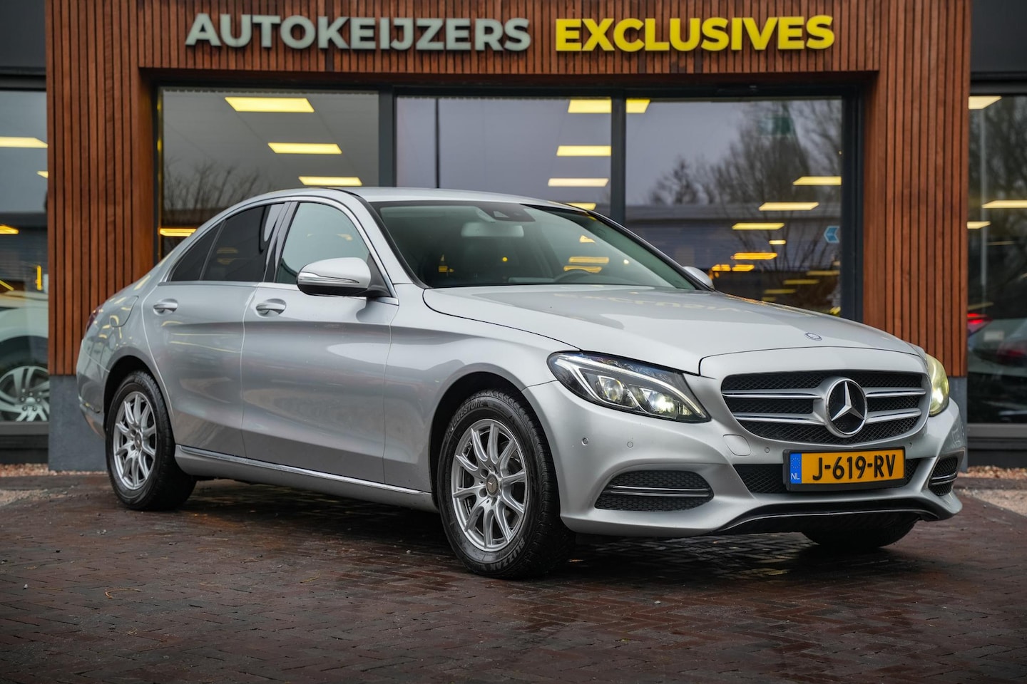 Mercedes-Benz C-klasse - 180 Prestige Edition C Navigatie Stoelverwarming Cruise Control Automaat! - AutoWereld.nl