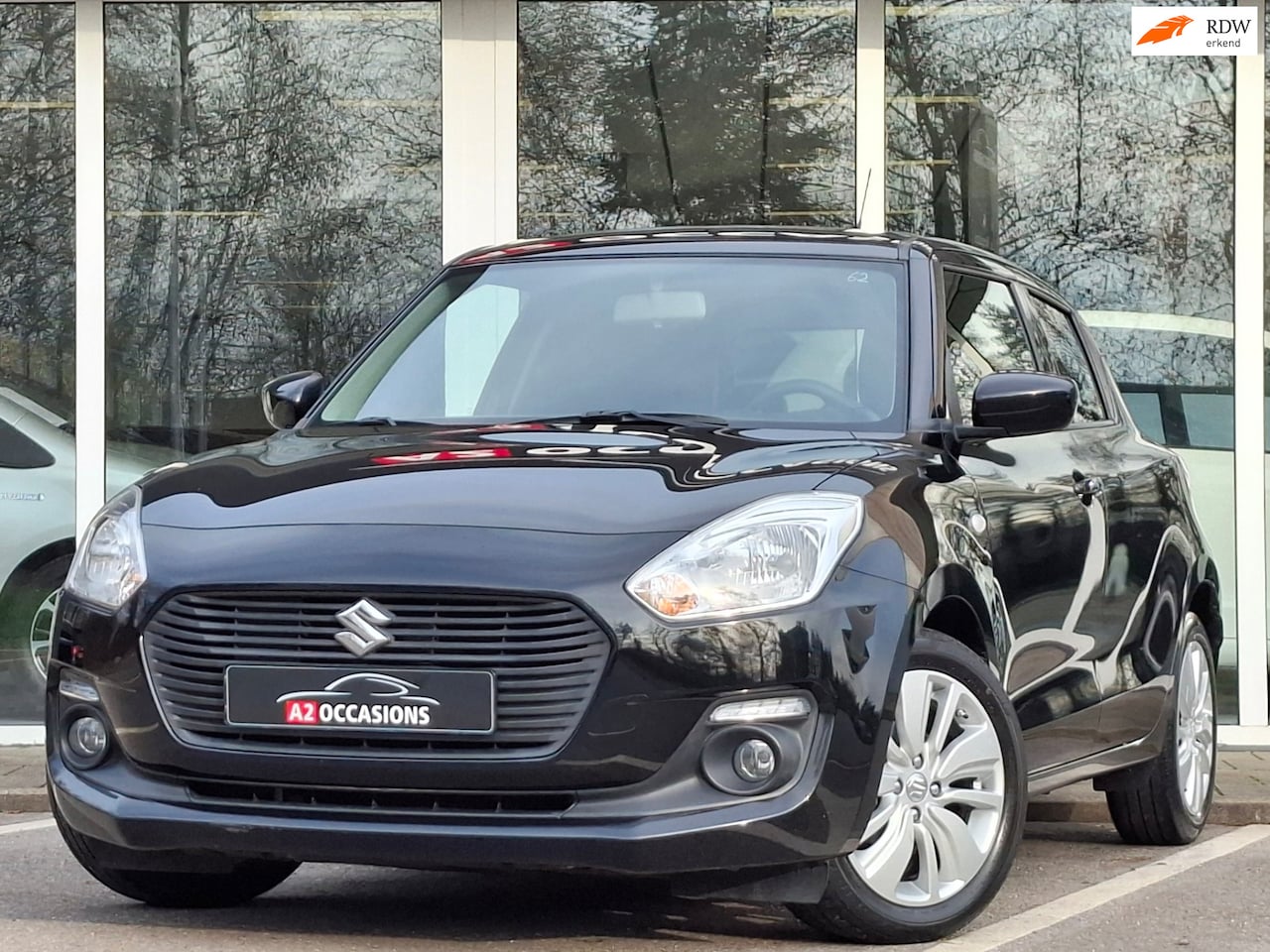 Suzuki Swift - Android auto/Apple carplay/Bluetooth/Camera/Airco/Stoelverwarming - AutoWereld.nl