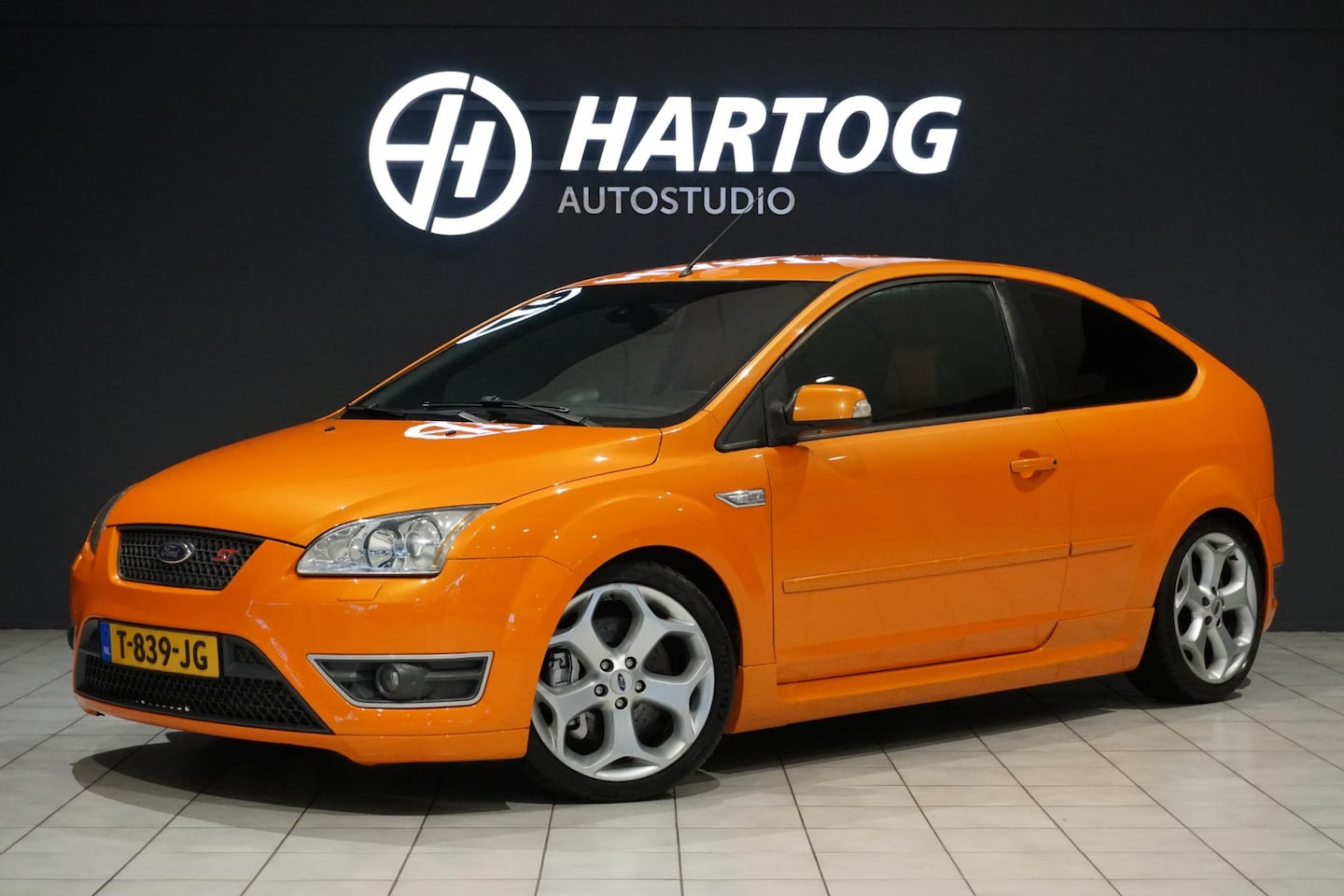 Ford Focus - 2.5-20V ST 226PK 3-DRS *ELECTRIC ORANGE* + CARPLAY / XENON - AutoWereld.nl