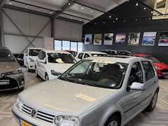Volkswagen Golf - 1.6-16V Trendline