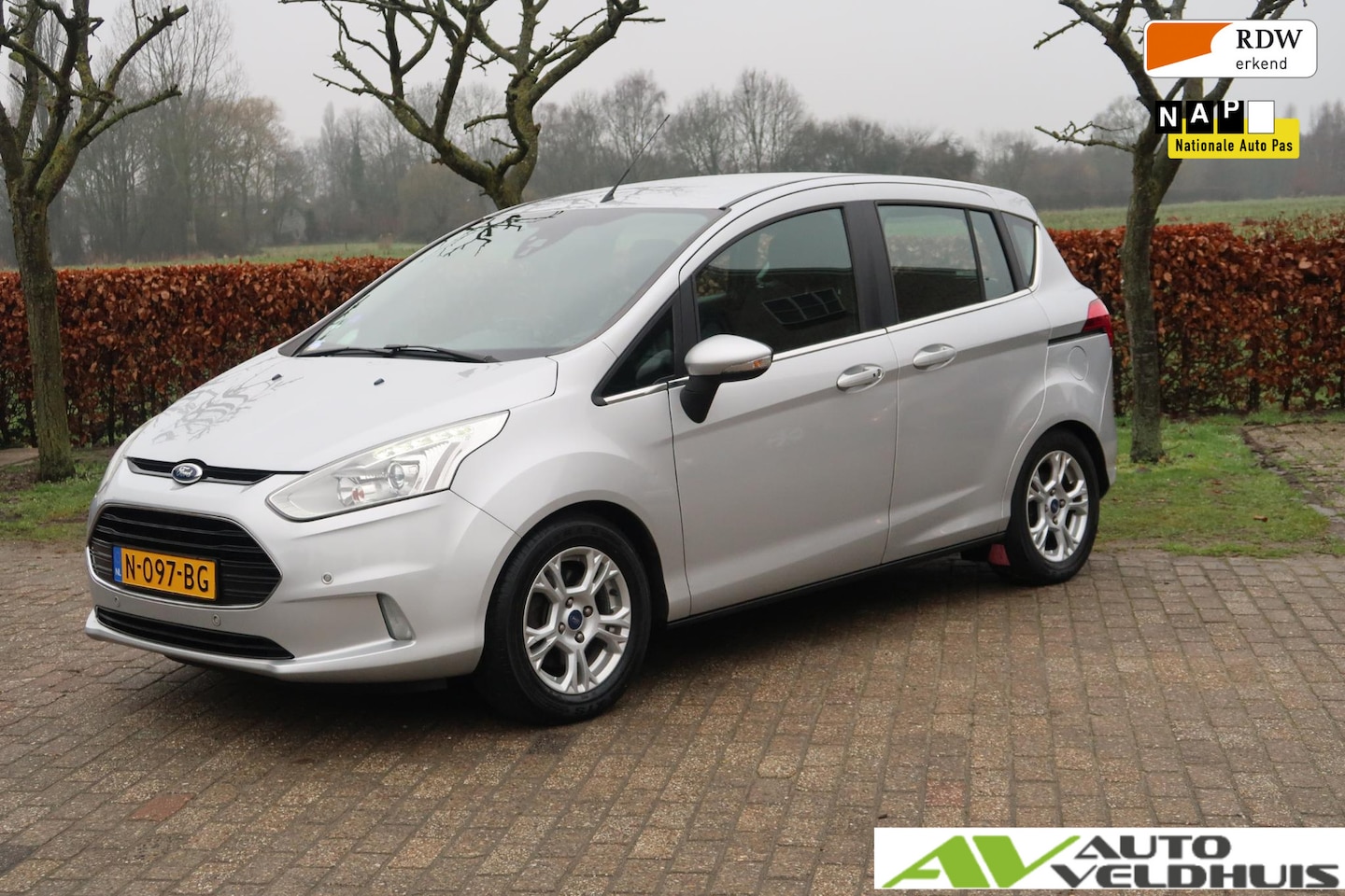 Ford B-Max - 1.0 EcoBoost Titanium DISTRIBUTIE TREKHAAK WINTERBANDEN OP VELG - AutoWereld.nl