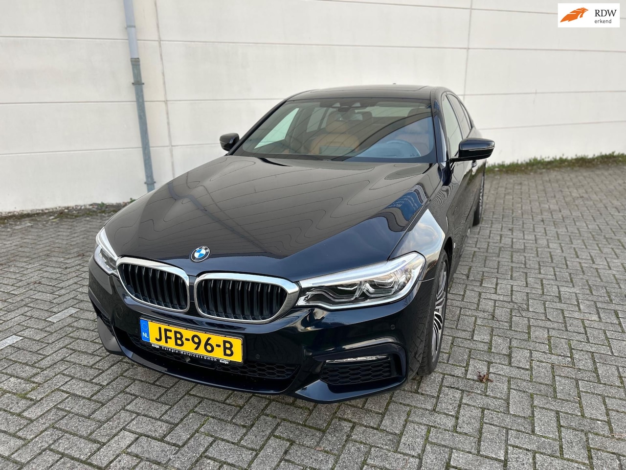 BMW 5-serie - 530e iPerformance High Executive M-Sport Dak Head Up Softclose Harman Kardon Leder Stoelve - AutoWereld.nl